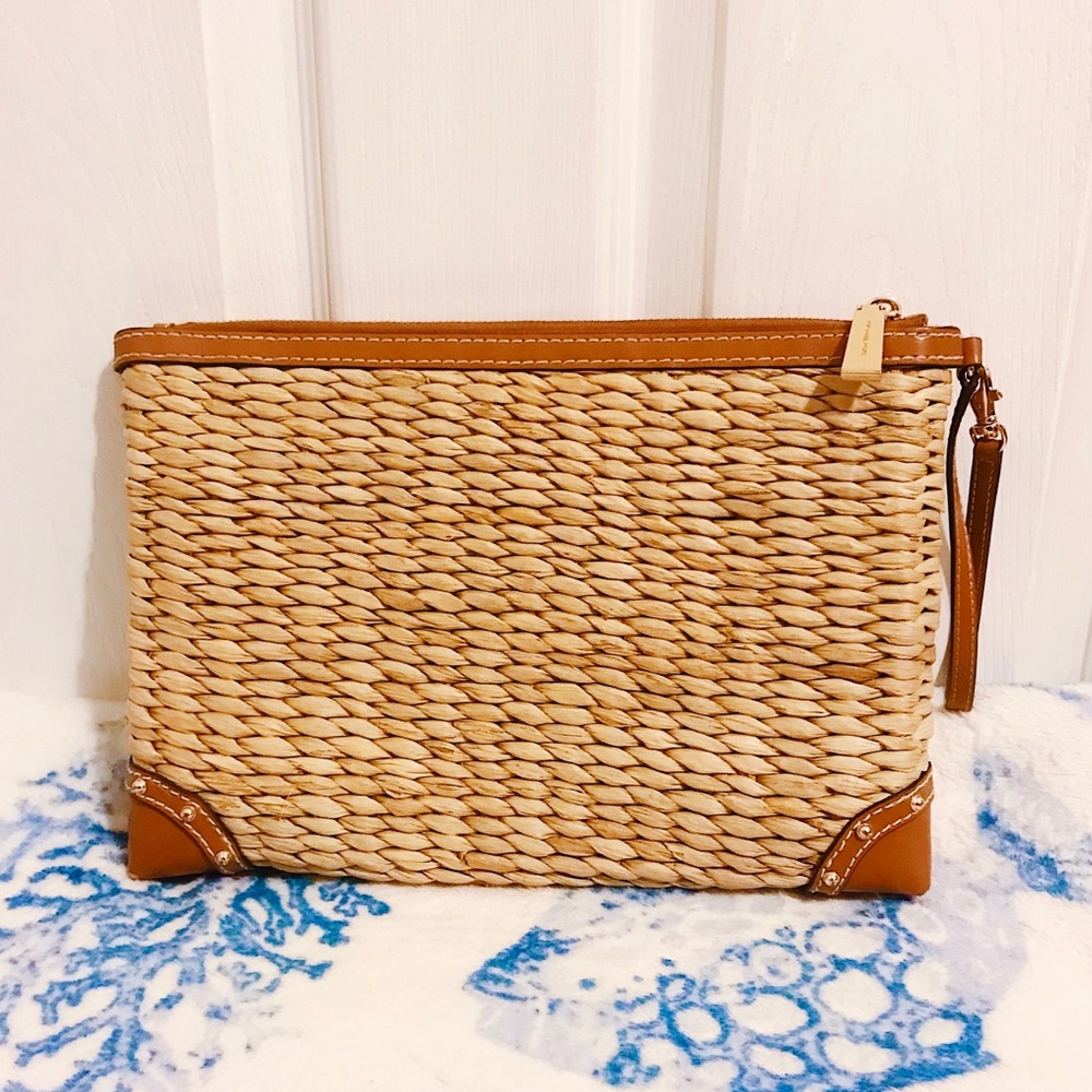 🚫SOLD🚫 Michael Kors Malibu Straw Clutch Wristlet - Picture 3 of 8